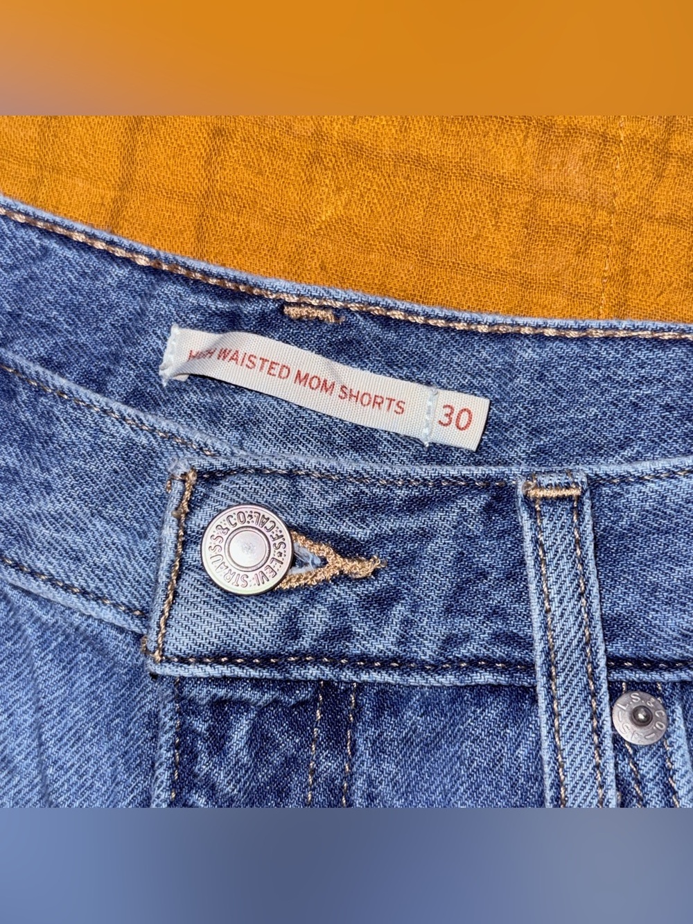 Levis High Waisted Mom Shorts 30 - Picture 3 of 4